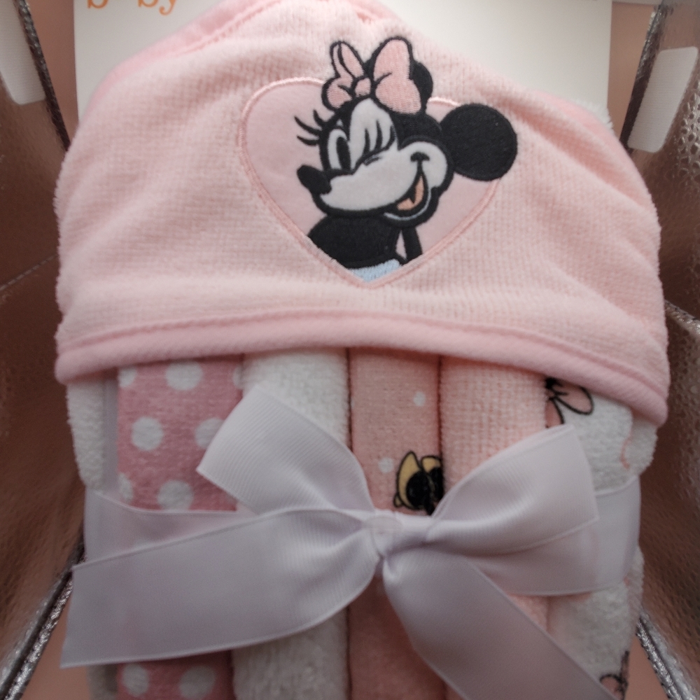 DISNEY BABY Minnie Mouse Hooded Towel with 5 Piece Washcloth Set